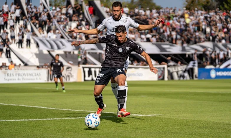 Între Doi Focuri: Povestea Unei Fiice Captive Între Mama Sa și Soțul Ei