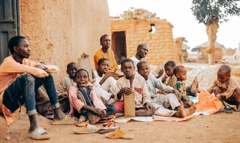 Între Două Brațe: Povestea Anei la Răscrucea Vieții