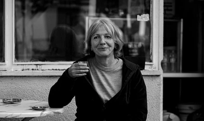 Între două lumi: Când dragostea părinților nu se măsoară în bani