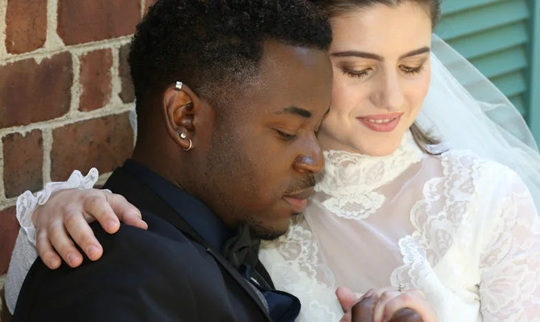 Între două lumi: Povestea Ellei, soacra care a vrut să-și refacă viața