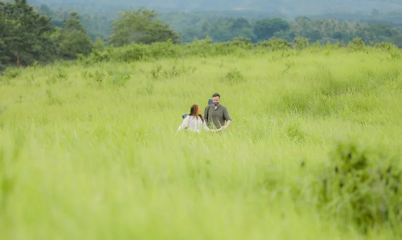 Tăcerea Neclintită a Iubirii: Povestea Așteptărilor Neîmplinite