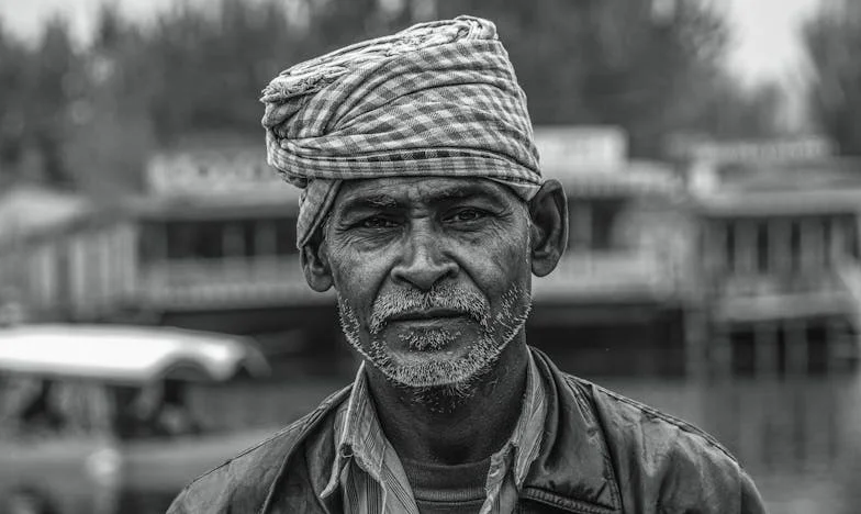 Umbra dintre noi: Povestea unei femei care poartă singură povara familiei