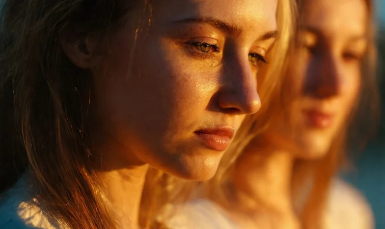 Umbrele din Oglindă: Povestea Anei, Mariei și Ioanei