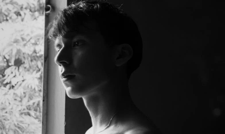 „Dacă nu poți să păstrezi curățenia, pleacă!” – Povestea unei femei care a uitat să trăiască pentru ea însăși