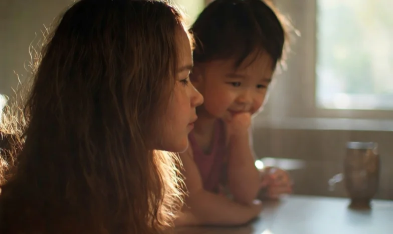 Două Ani de Tăcere: Povestea Unei Mame și a Fiicei Ei