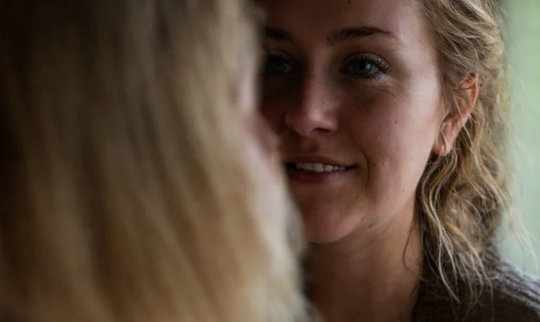 Nu te las să te muți în apartamentul meu, pentru că nu mai scap de tine!