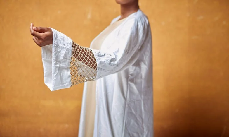 Soțul Meu, Străinul de Lângă Mine: Povestea Unei Iubiri Însângerate de Minciună