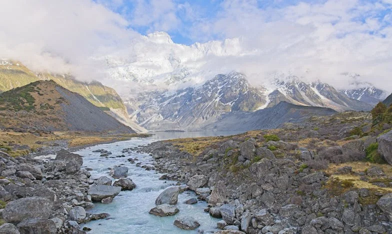 Umbra unui adevăr nespus: Povestea mea ca mamă între două generații