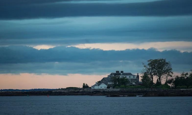 Umbre peste casa noastră