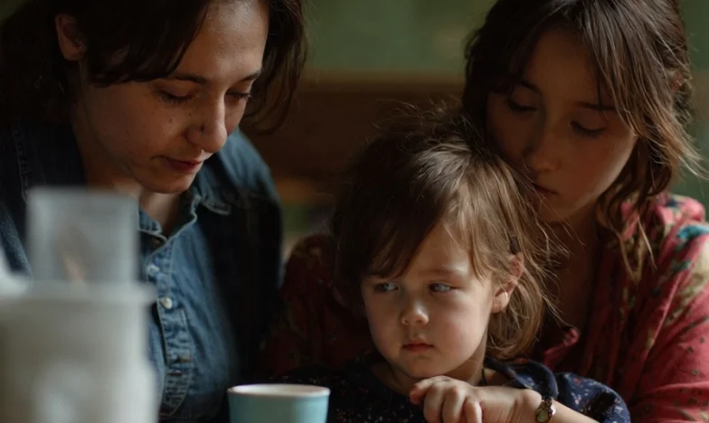 Zece Ani de Tăcere: Povara Unei Alegeri