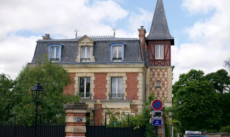 Între două focuri: Când familia devine câmp de luptă