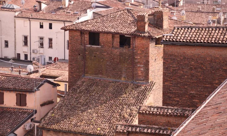 Între două iubiri: Povestea Marthei