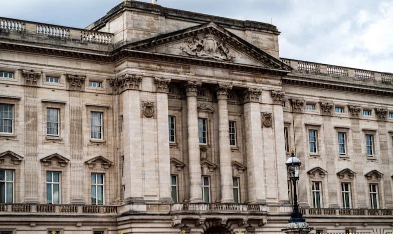 Între două lumi: Povestea unei norori uitate