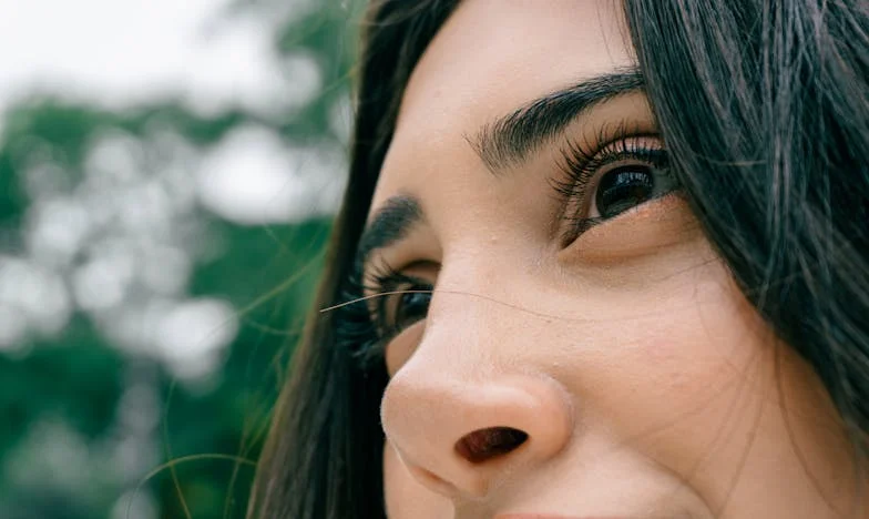 Când telefonul sună și doare: Povestea unei mame românce și a fiicei ei îndepărtate