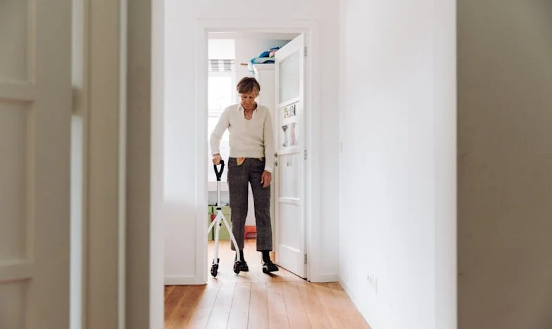 Două bunici, o singură nepoată: Povestea unei mame prinse între orgolii