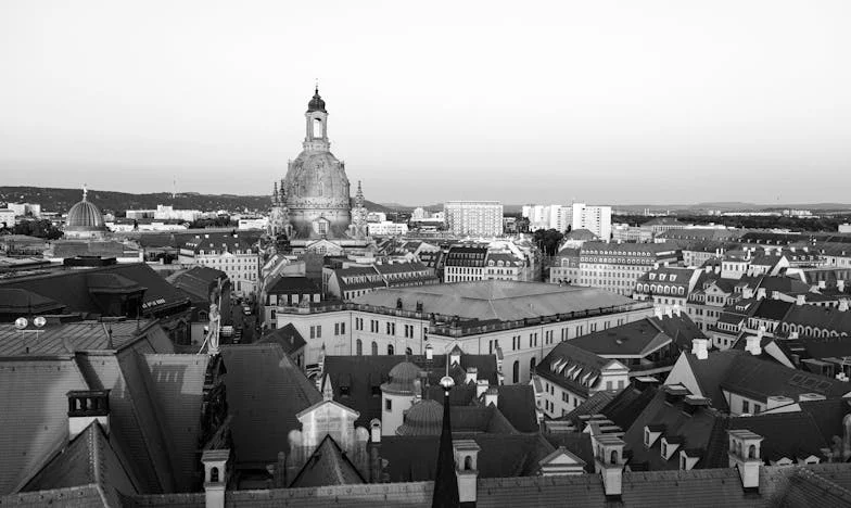 Între datorii și dragoste: Povestea mea și a surorii mele