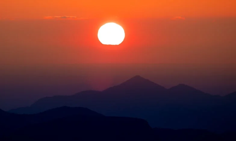 Între două lumi: Cum am găsit liniștea când socrul meu a venit să locuiască cu noi