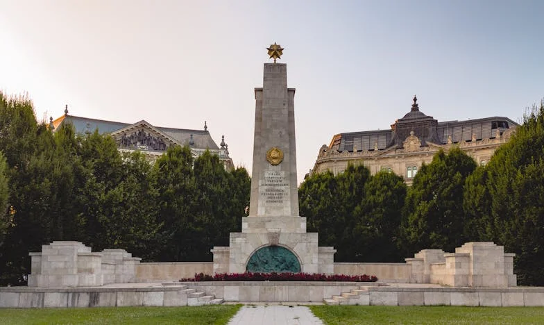 Între două lumi: Povestea mea printre socri