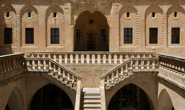 Între două lumi: Povestea unei mame care luptă să-și recâștige fiica și nepoata