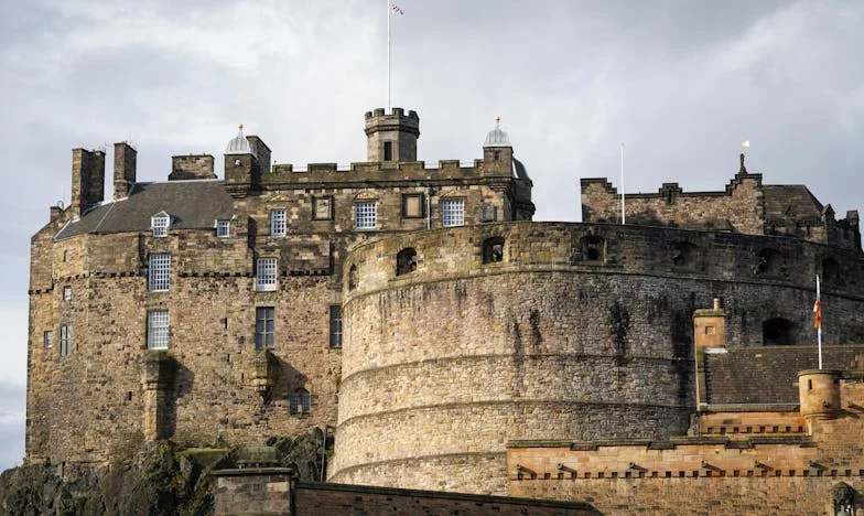 Între două lumi: Povestea unei mame care nu-și poate accepta viitoarea noră