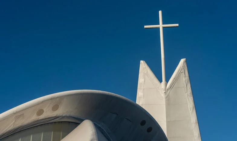 Între Rugăciune și Tăcere: Cum Am Găsit Liniștea în mijlocul Furtunii din Familie