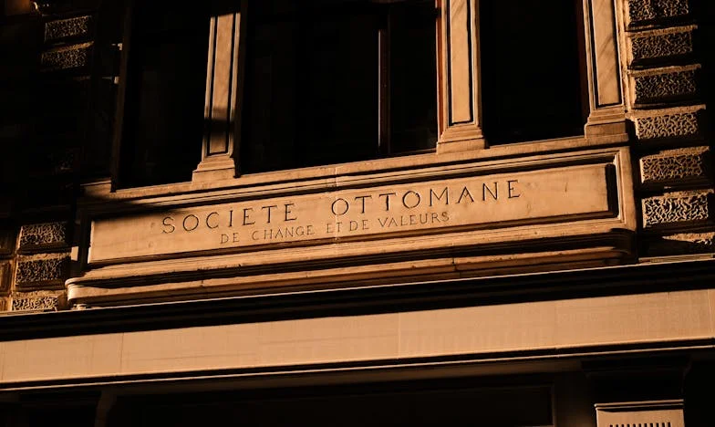 Sub Microscopul Mamei: Punctul de Rupere