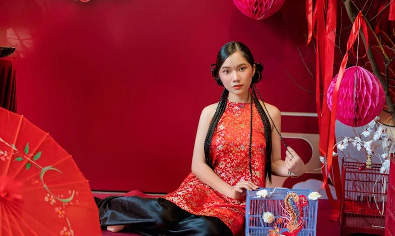 Anii care ne-au transformat în străini: Povestea unei mame rămase singure