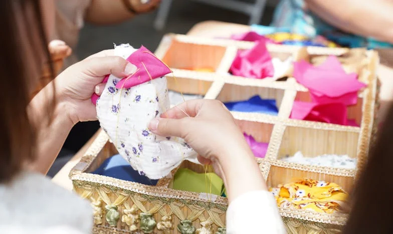 Între Două Lumi: Întoarcerea Acasă sau Plecarea Fără Întoarcere?