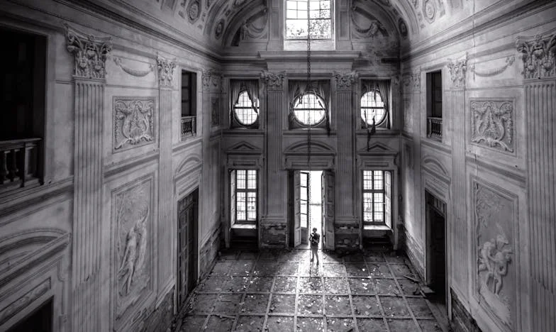 Salariul nu e iubire: Povestea mea despre frică, control și curaj