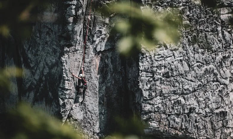 Tăcerea Fiului Meu: Povara unei Mame Românce