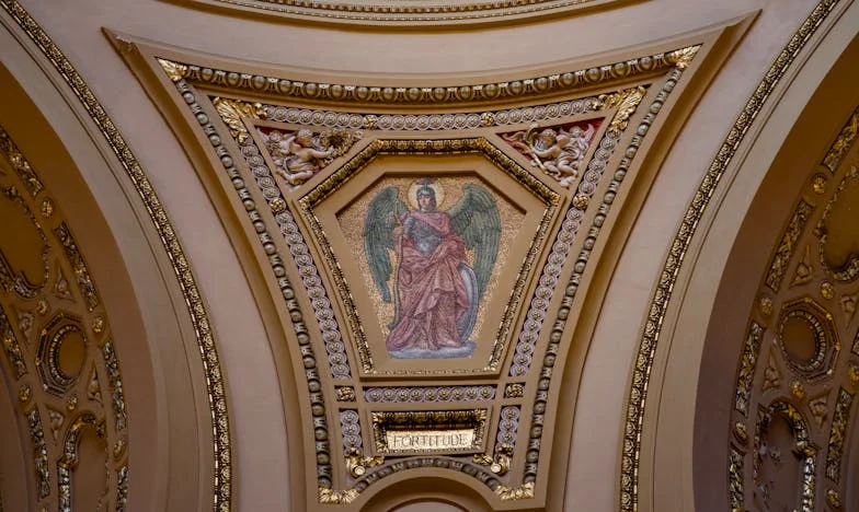 Umbra Sub Acoperișul Nostru: Secretele Soacrei Mele