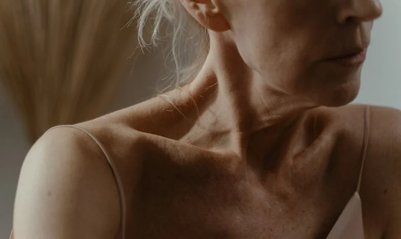 „Aici nu ești nimeni” – Povestea mea despre lupta cu o soacră toxică și regăsirea demnității