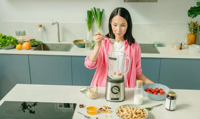 Când Mama S-a Mutat la Noi – O Luptă Între Datorie și Libertate