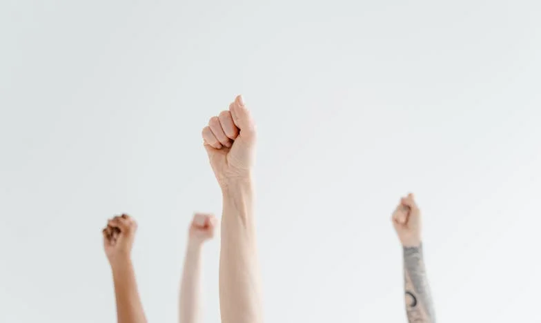 Când totul se prăbușește într-o clipă: Povestea mea despre trădare, curaj și regăsire