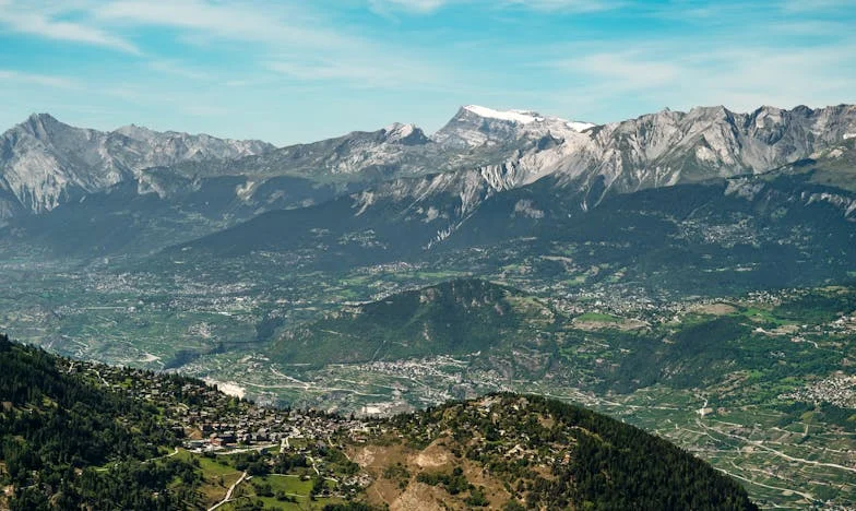 Când trecutul nu vrea să dispară: Povestea mea între două lumi