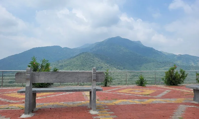 Cincisprezece minute de tăcere: Ce înseamnă încrederea într-o familie?