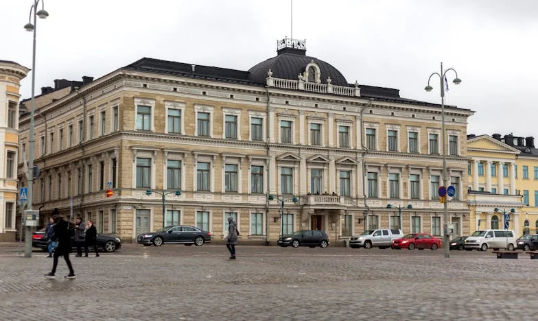 „Nu-ți face griji, încă nu s-a întâmplat nimic rău. Doar că fiica ta a decis să trăiască pe cont propriu”