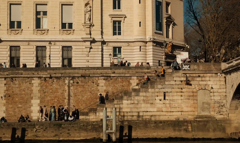 Un fular de lână și o tăcere grea