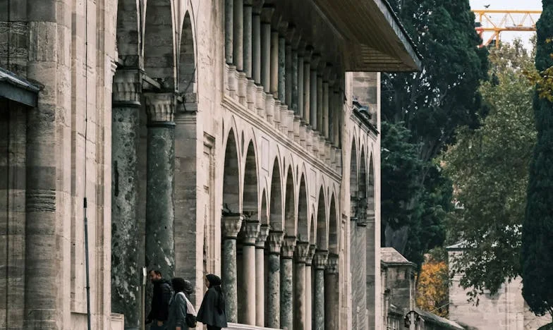 Când ușa s-a deschis: Povestea mea de mamă care a fugit din iadul violenței domestice