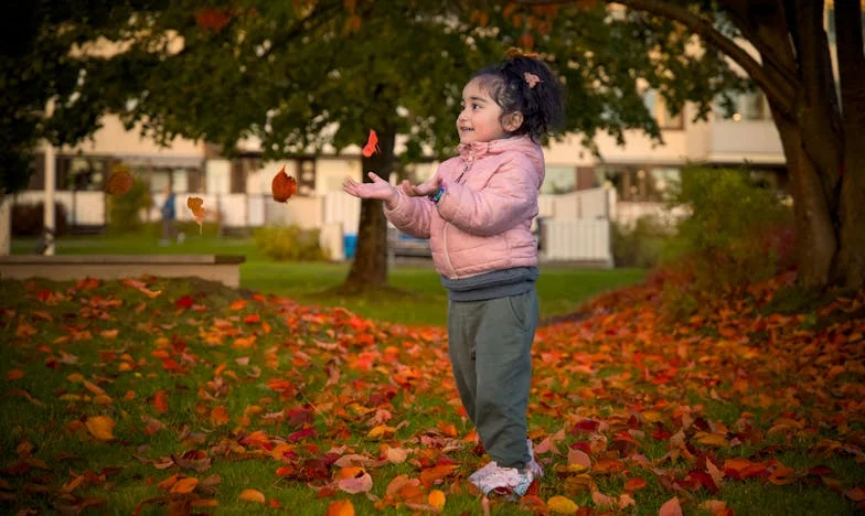 Casa copilăriei mele a devenit o închisoare: Povestea unei surori trădate