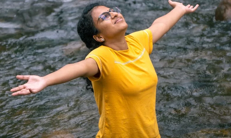 Cu două valize și doi copii, în miez de noapte: Povestea mea despre curaj și renaștere