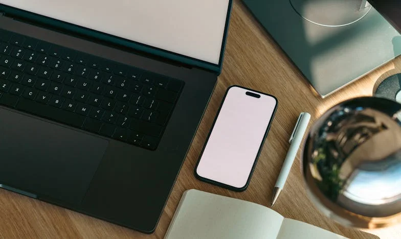 De cealaltă parte a peretelui: Granița dintre liniște și război