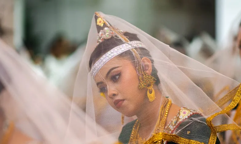 „Din cauza ta abia ne descurcăm” — povestea reproșurilor care dor cel mai tare