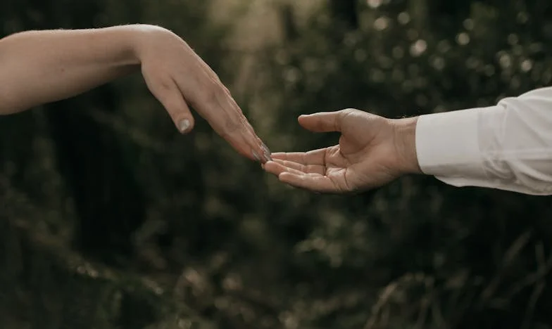 Dincolo de Ziduri: Povestea Mea cu Soacra Mea, Elena