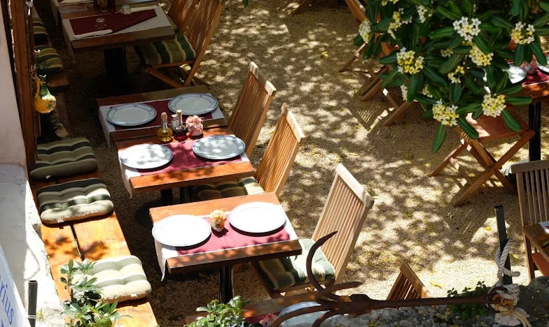 Între două lumi: Povestea unei mame prinse între soț și părinți