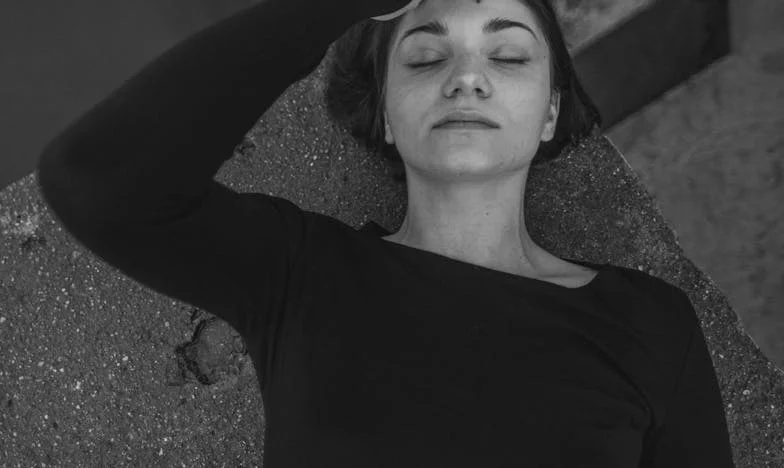 Între două lumi: ziua de naștere a Lenei și fantomele trecutului