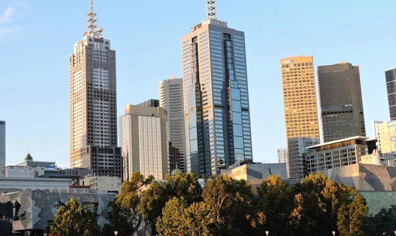 „Mamă, nu vin acasă de sărbători…” – Poveste despre singurătate, speranță și dezamăgiri familiale