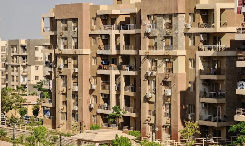 O noapte, o bătaie în ușă și totul s-a schimbat: Povestea unei trădări și a unui doliu imposibil