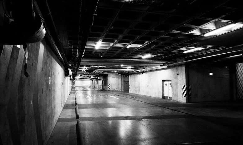 Sub acoperișul de azbest: Povestea mea despre familie, frică și eliberare