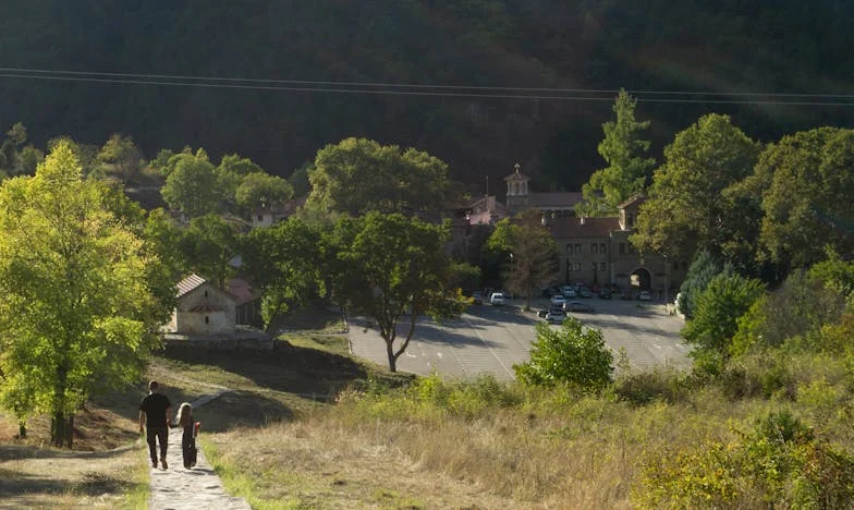 Totul pe umerii mei: Povestea surorii care a trebuit mereu să fie puternică